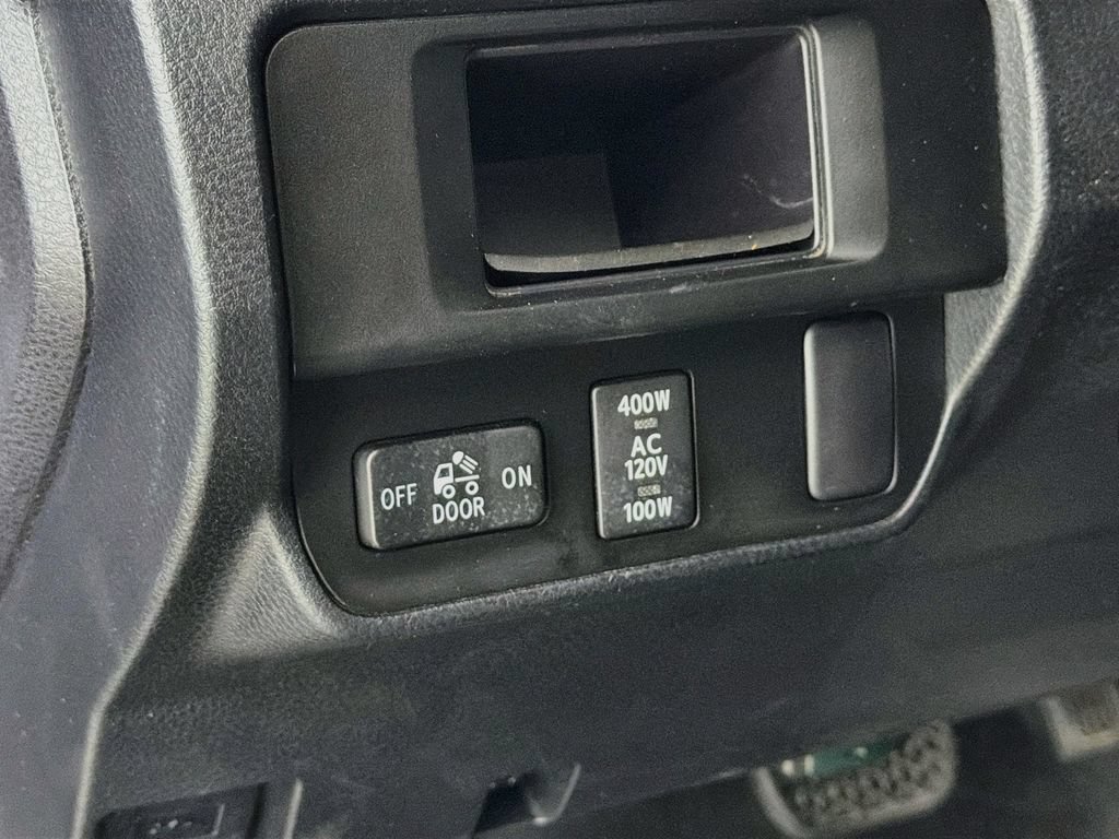 Used 2016 Toyota Tacoma TRD Sport AWD/4WD image 12