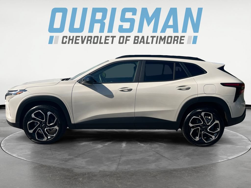 Used 2026 Chevrolet Trax RS w/ Sunroof Package FWD image 3