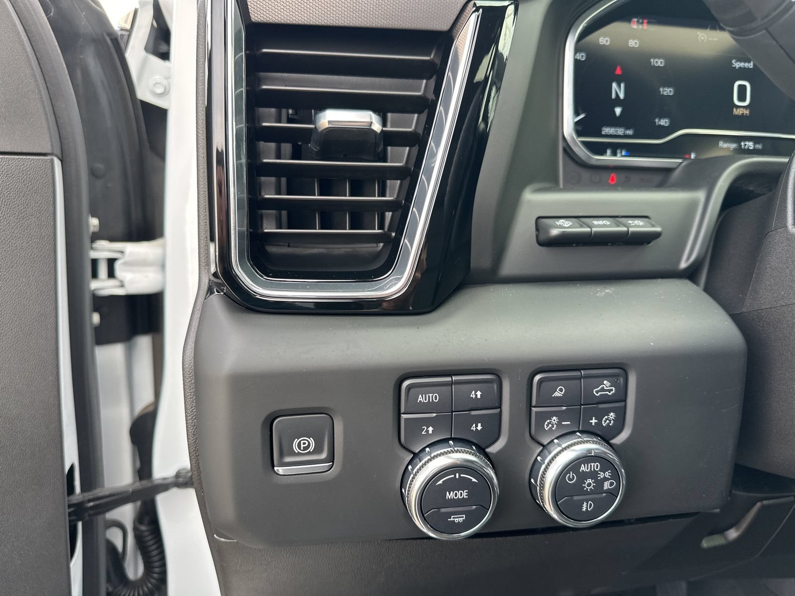 Used 2024 GMC Sierra 2500 Denali w/ Technology Package AWD/4WD image 19