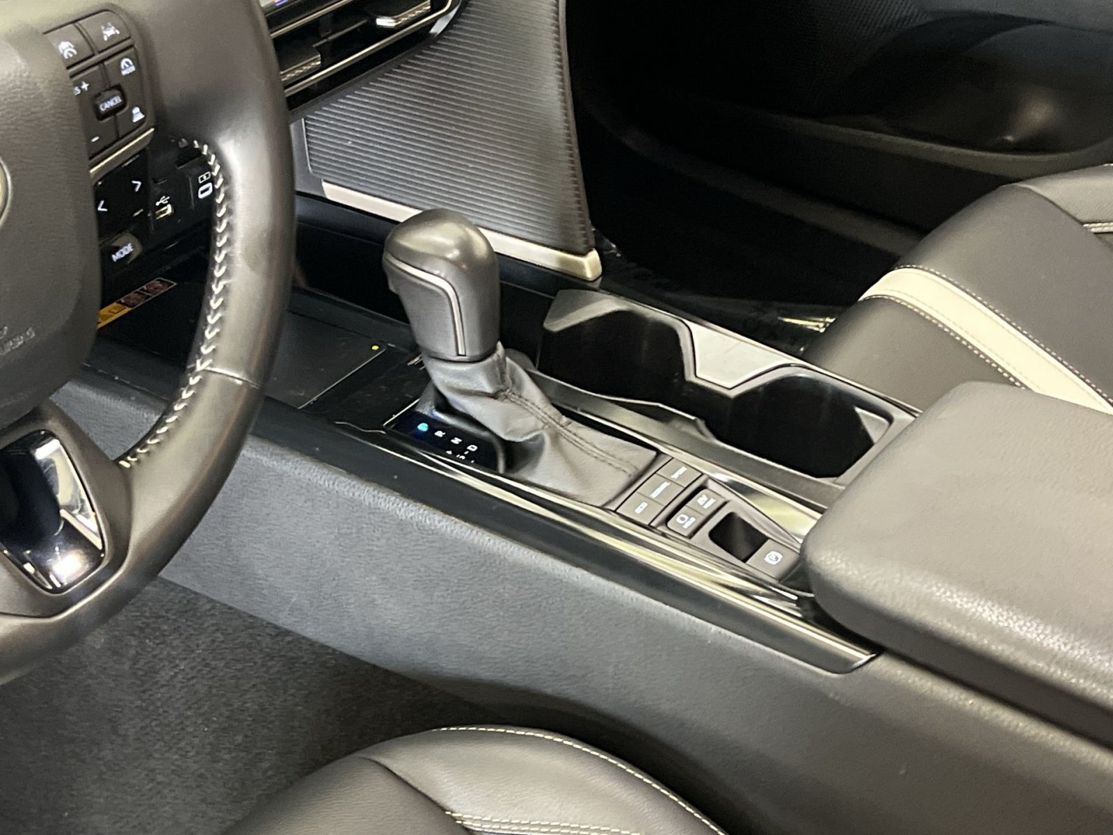 Used 2025 Toyota Camry SE FWD image 38