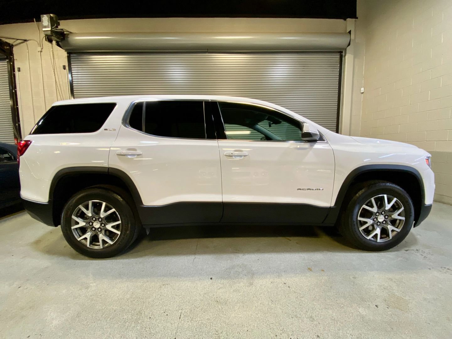 Used 2022 GMC Acadia SLE FWD image 9