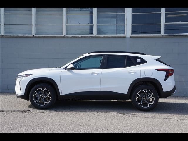 New 2025 Chevrolet Trax LT w/ LT Convenience Package image 2