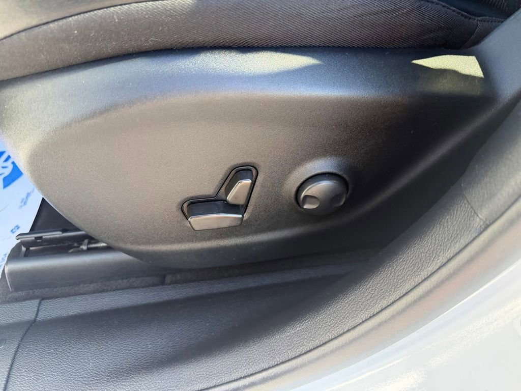 Certified 2022 Jeep Cherokee Limited image 17