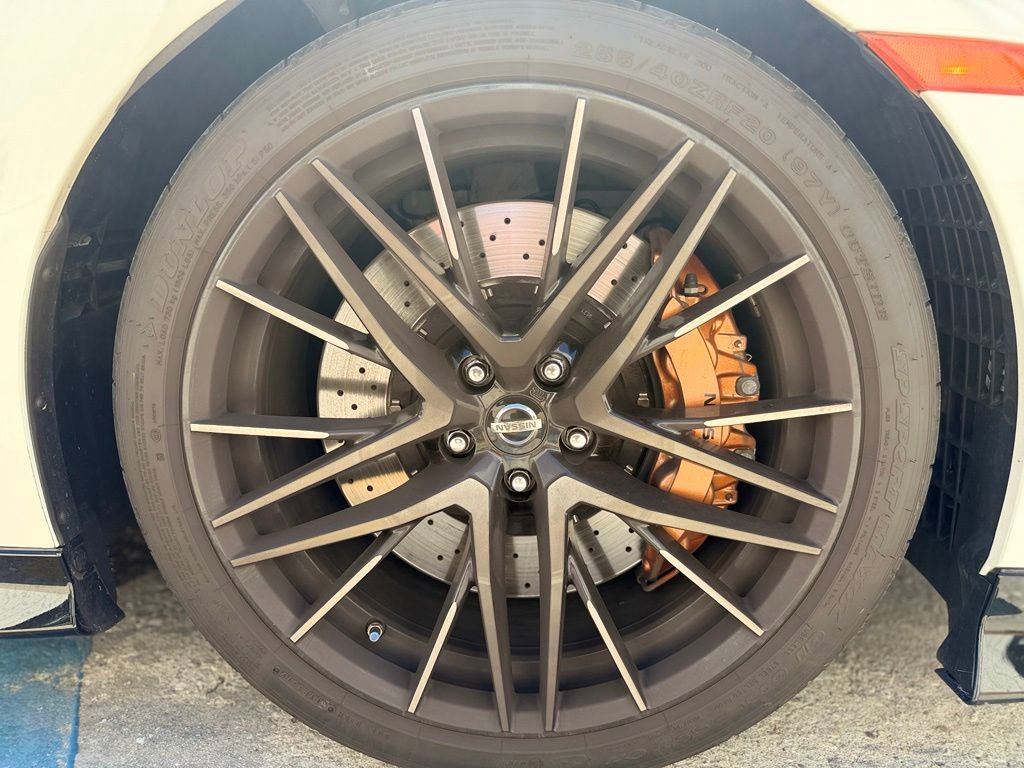 Used 2020 Nissan GT-R Premium AWD/4WD image 12
