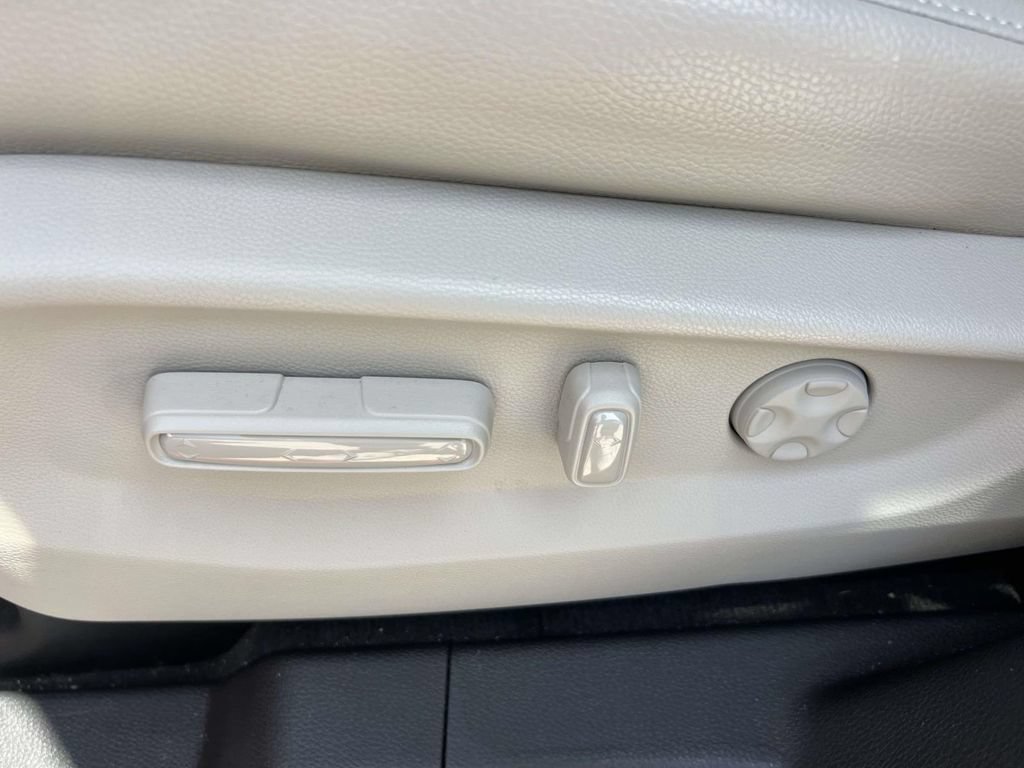 Used 2025 Honda Odyssey EX-L image 17