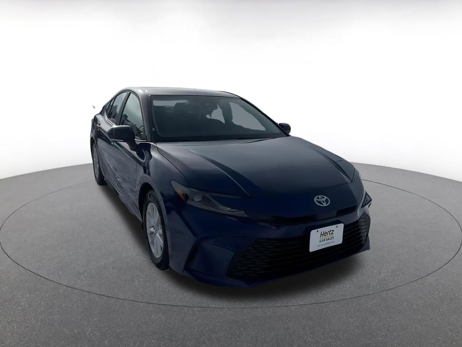 Used 2025 Toyota Camry LE image 3