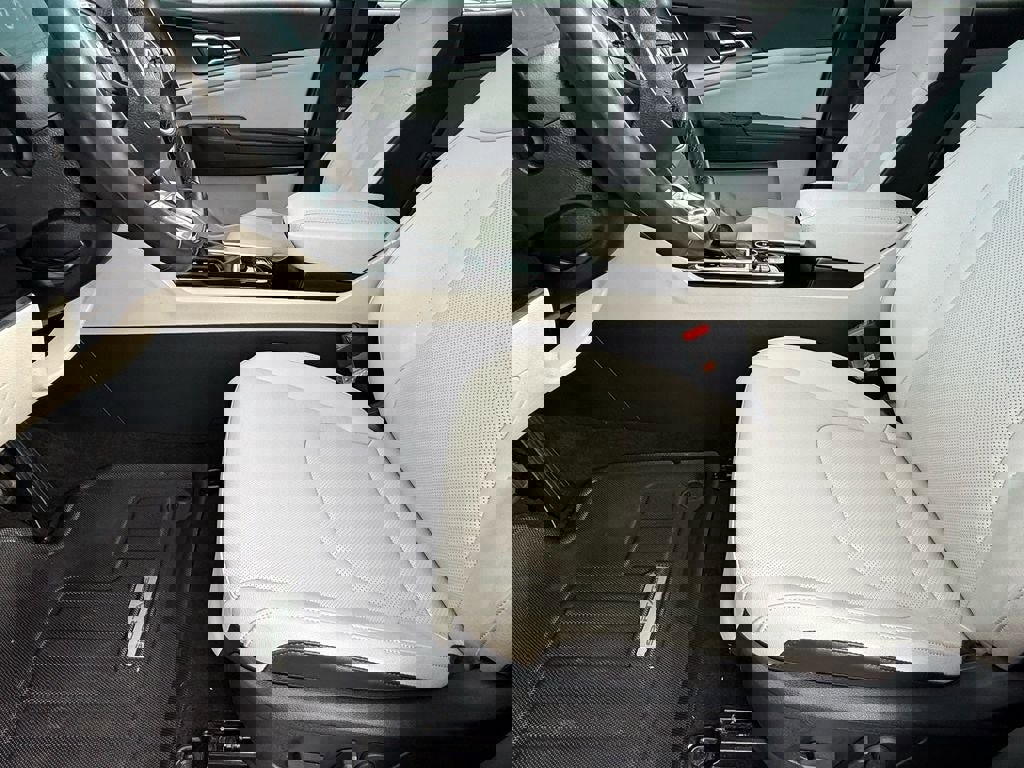 Used 2025 Kia Sportage EX w/ Premium Package image 12