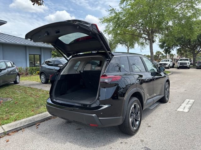 Used 2025 Nissan Rogue SV AWD/4WD image 18