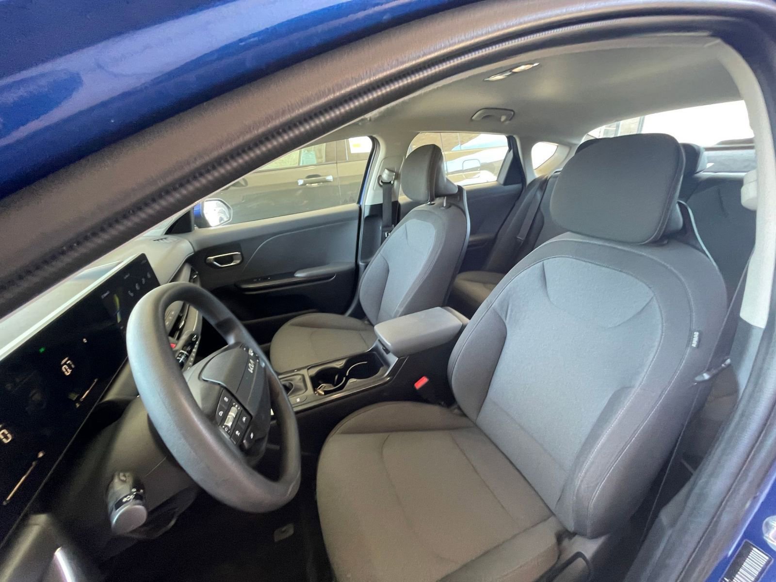Used 2025 Kia K4 LXS image 37