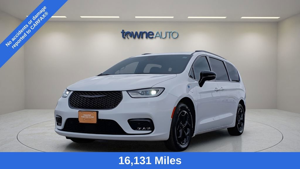 Used 2024 Chrysler Pacifica Premium