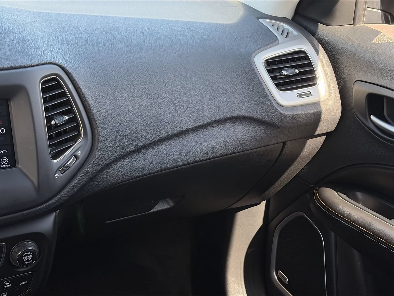 Used 2021 Jeep Compass Latitude w/ Sun and Sound Group FWD image 15