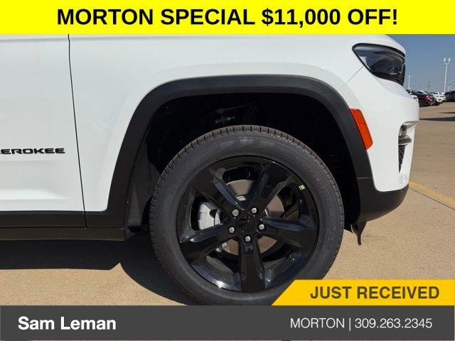 New 2025 Jeep Grand Cherokee Limited w/ Black Appearance Package image 3