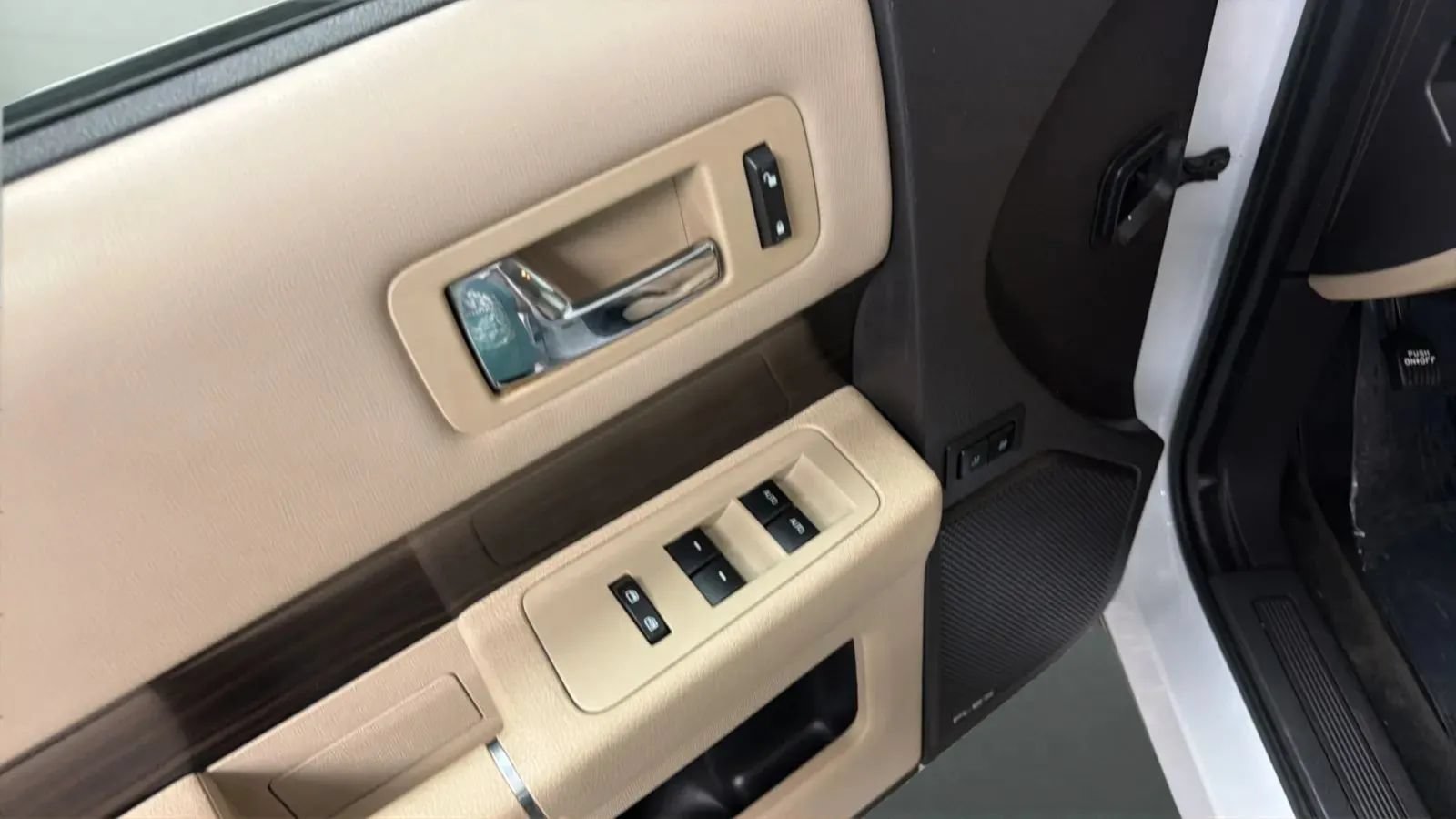 Used 2015 Ford Flex SEL w/ Equipment Group 202A FWD image 17
