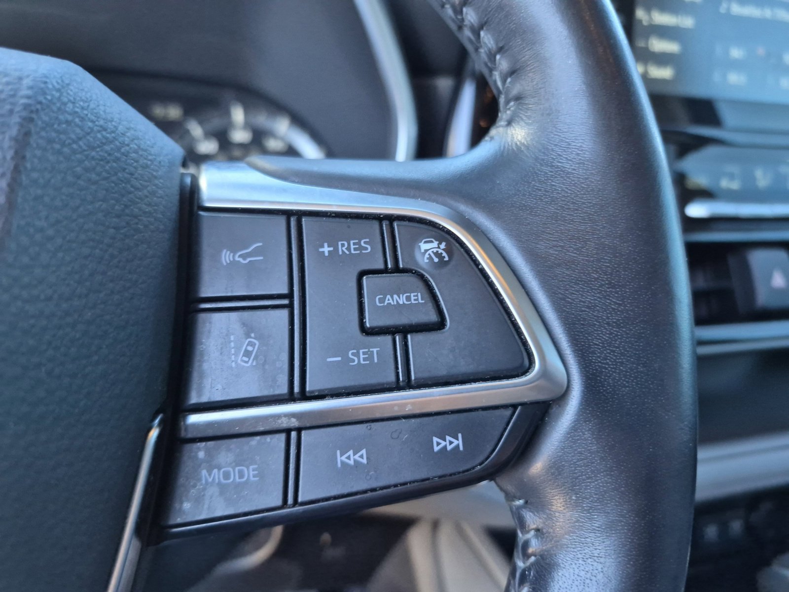 Used 2021 Toyota Highlander XLE image 27