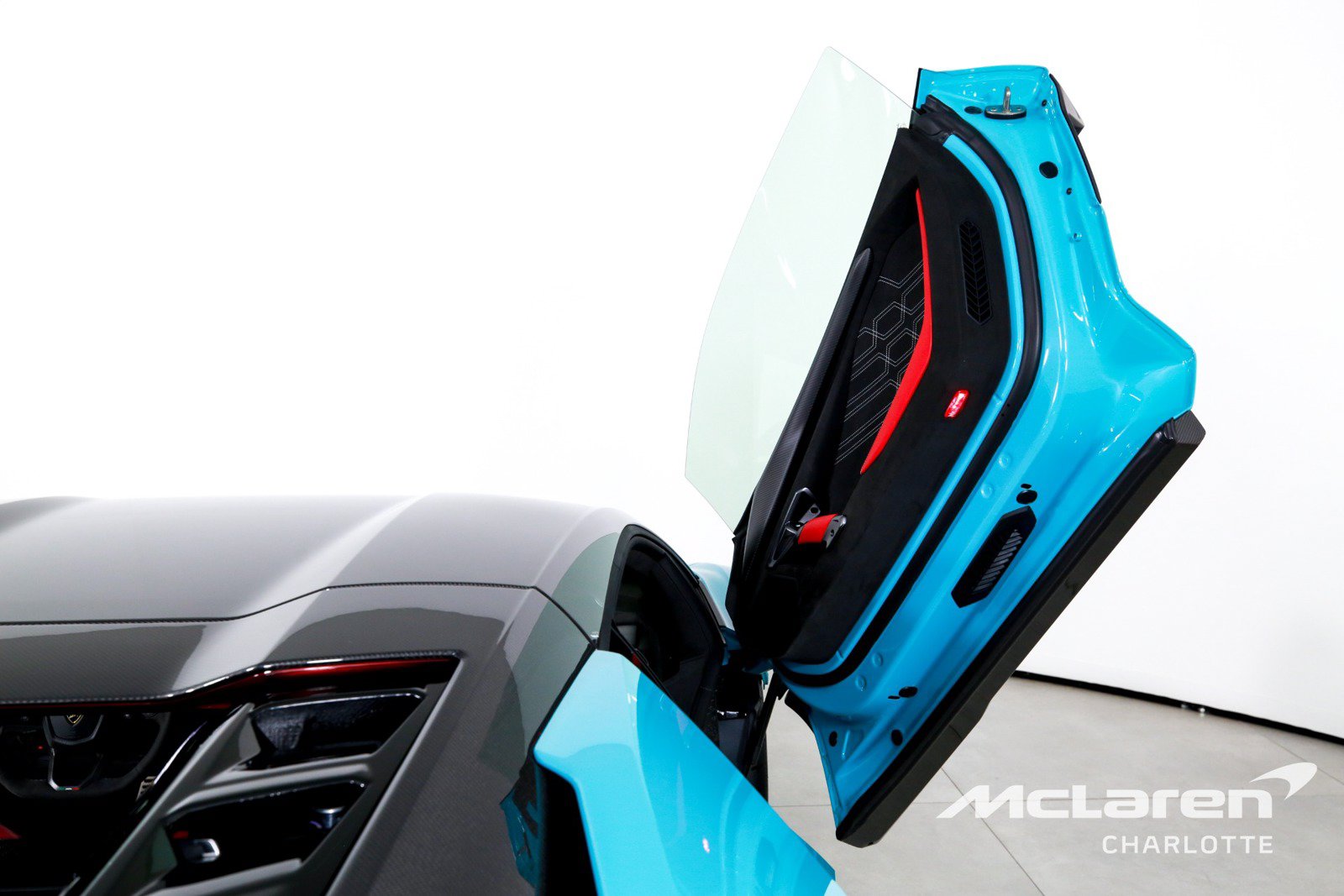 Used 2025 Lamborghini Revuelto AWD/4WD image 18