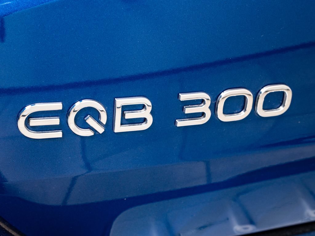 Used 2024 Mercedes-Benz EQB 300 4MATIC image 17