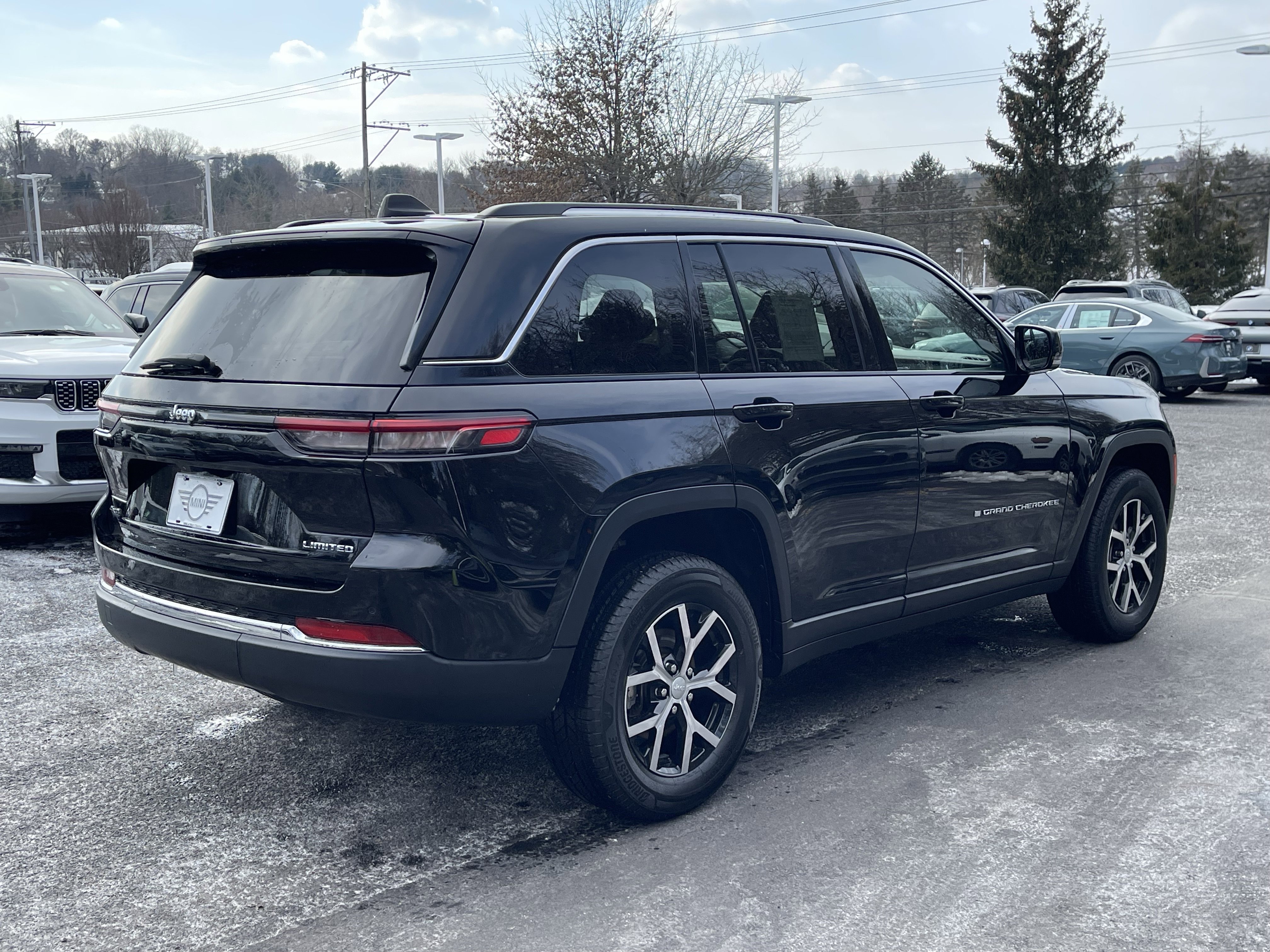 Used 2023 Jeep Grand Cherokee Limited image 6