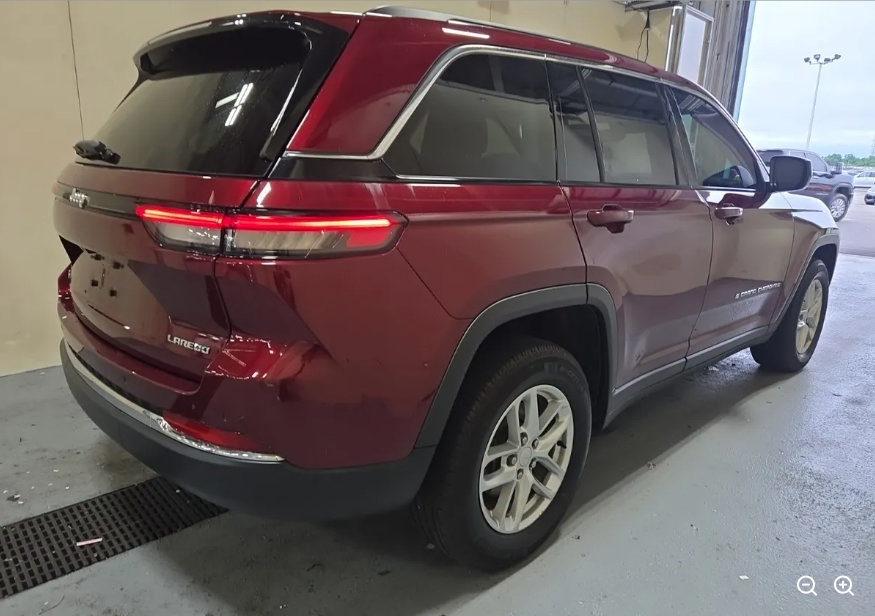 Used 2023 Jeep Grand Cherokee Laredo X AWD/4WD image 7
