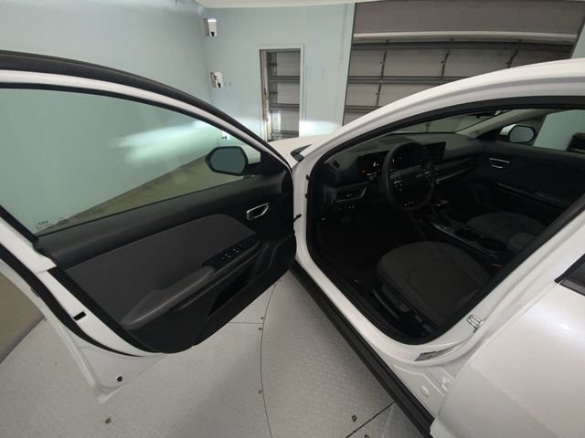 Used 2025 Kia K4 LXS image 11