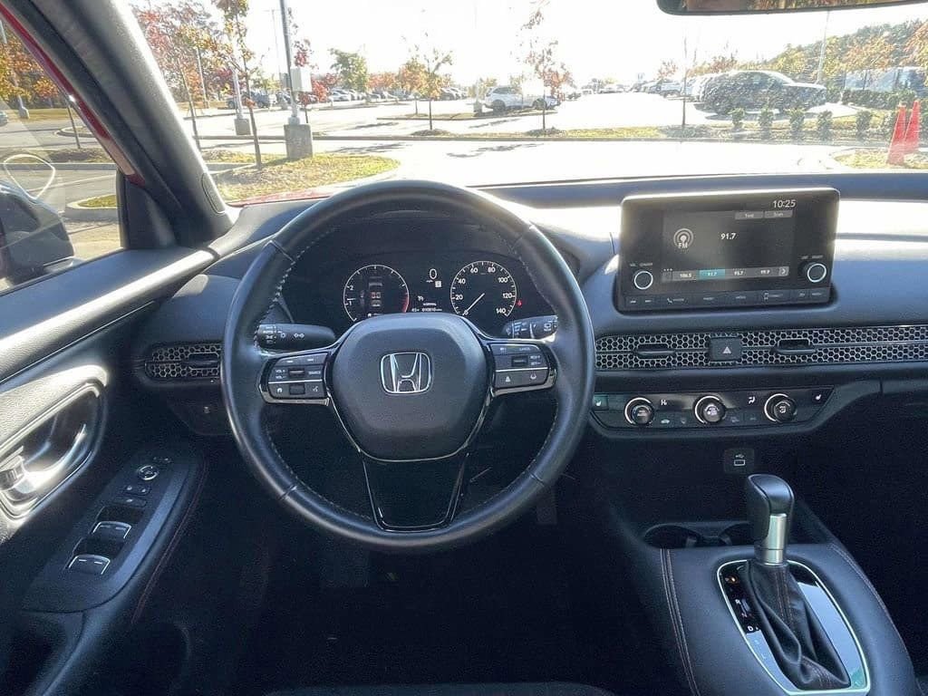Used 2025 Honda HR-V Sport image 15