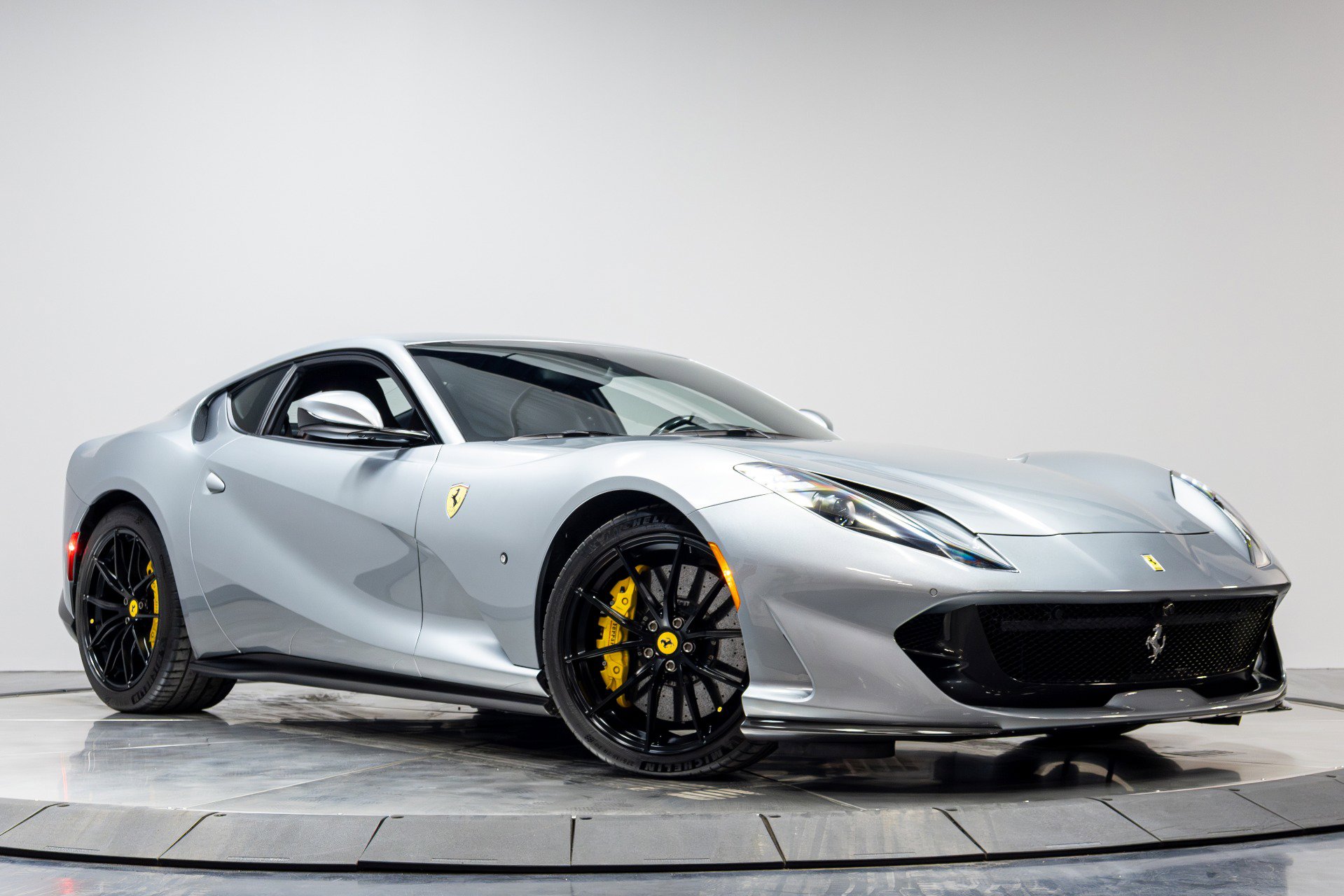 Used 2018 Ferrari 812 Superfast RWD image 46