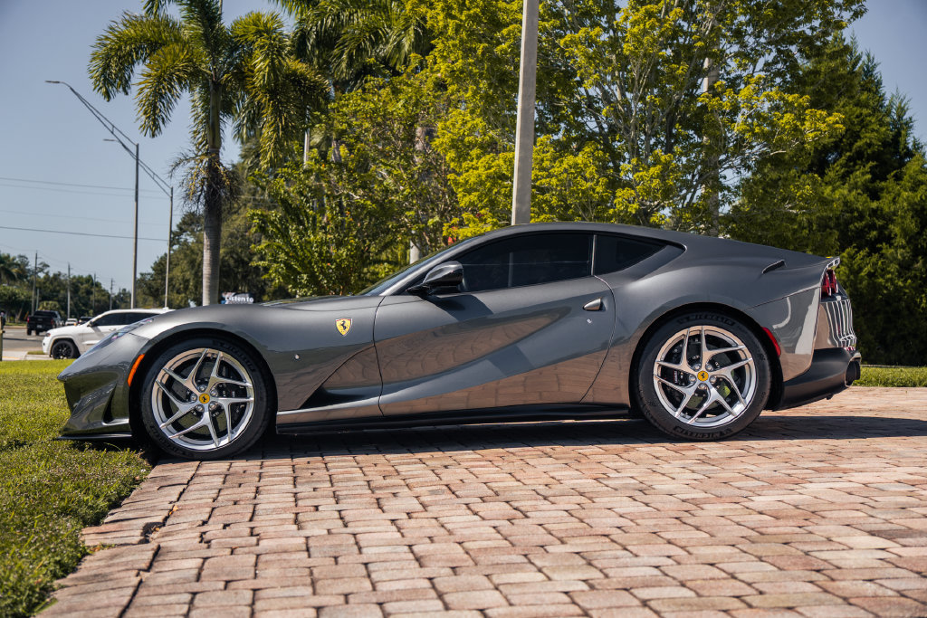 Used 2019 Ferrari 812 Superfast RWD image 2