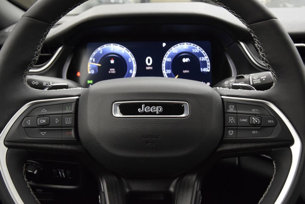 Used 2024 Jeep Grand Cherokee Altitude RWD image 20