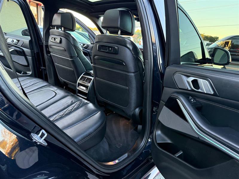 Used 2019 BMW X5 xDrive50i w/ M Sport Package image 21