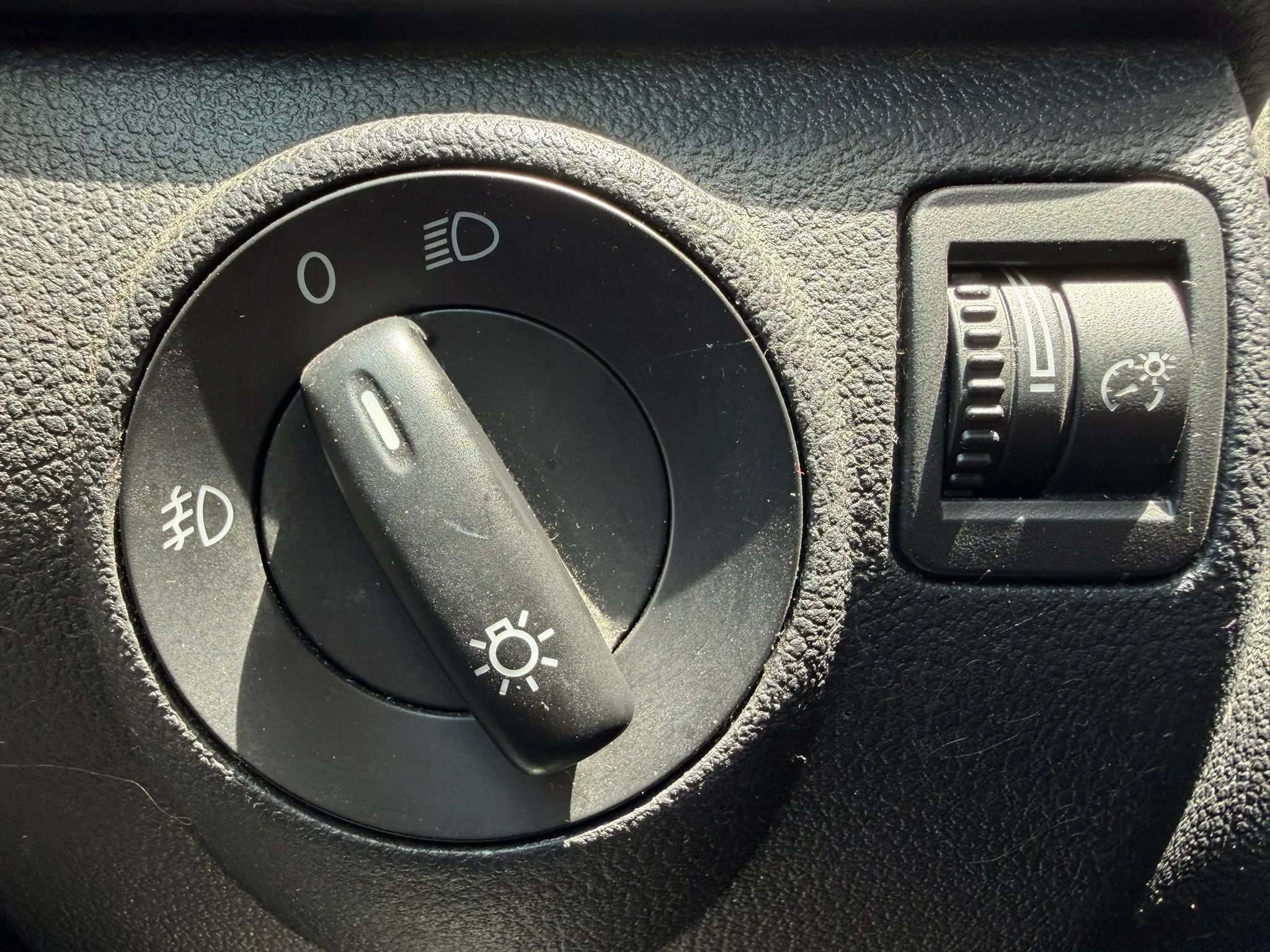 Used 2009 Volkswagen Tiguan S FWD image 19
