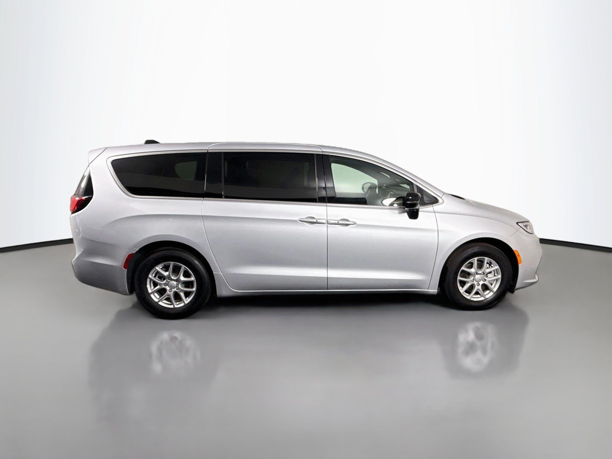 Used 2026 Chrysler Pacifica Select FWD image 11