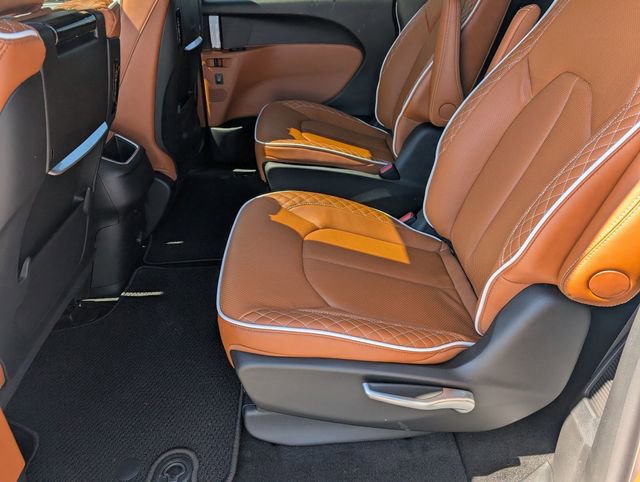 New 2026 Chrysler Pacifica Pinnacle image 27