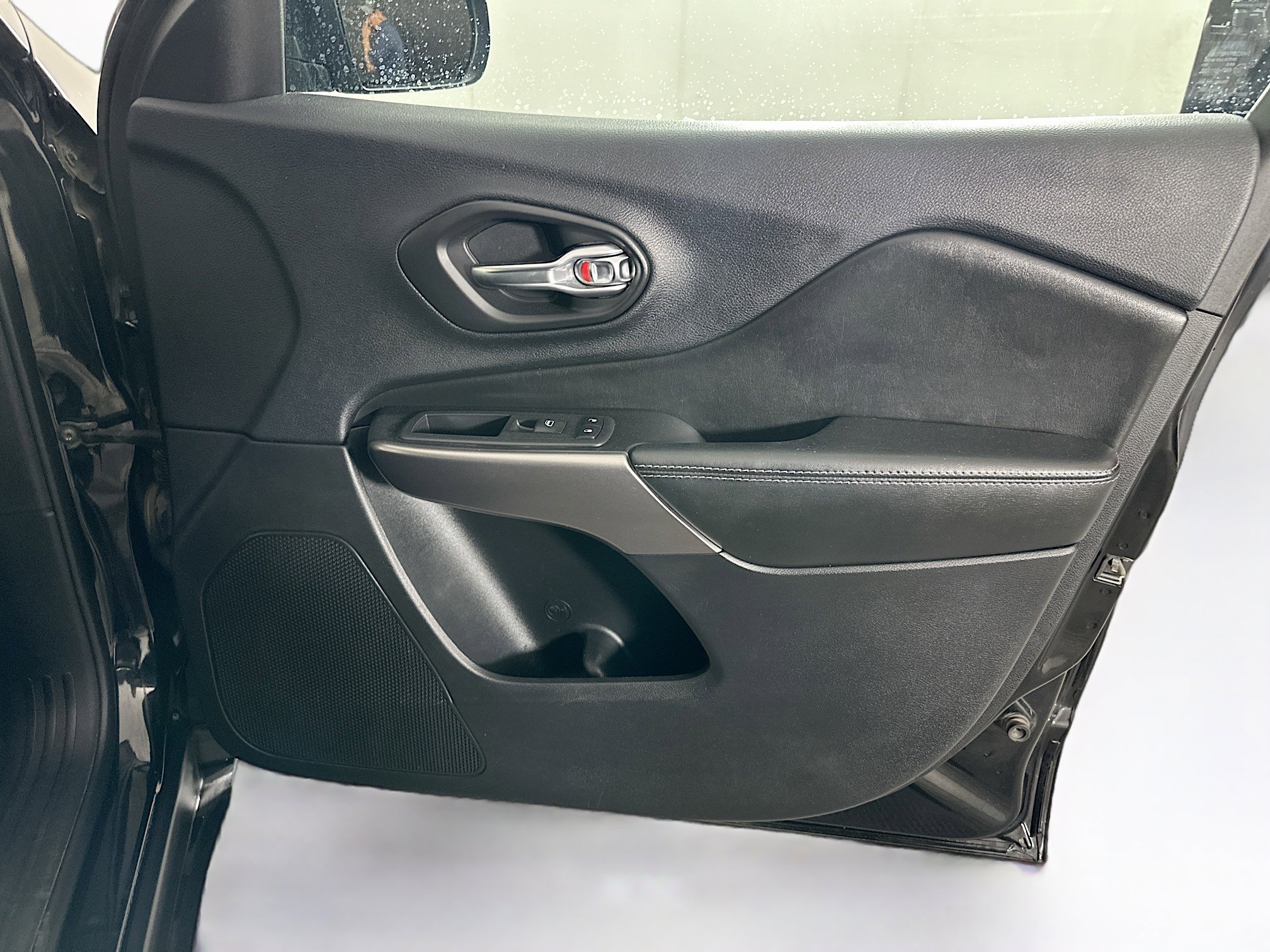 Used 2020 Jeep Cherokee Latitude w/ Cold Weather Group image 29