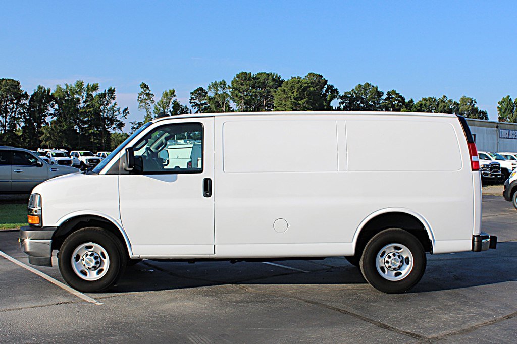 Used 2024 Chevrolet Express 2500 w/ Driver Convenience Package RWD image 6