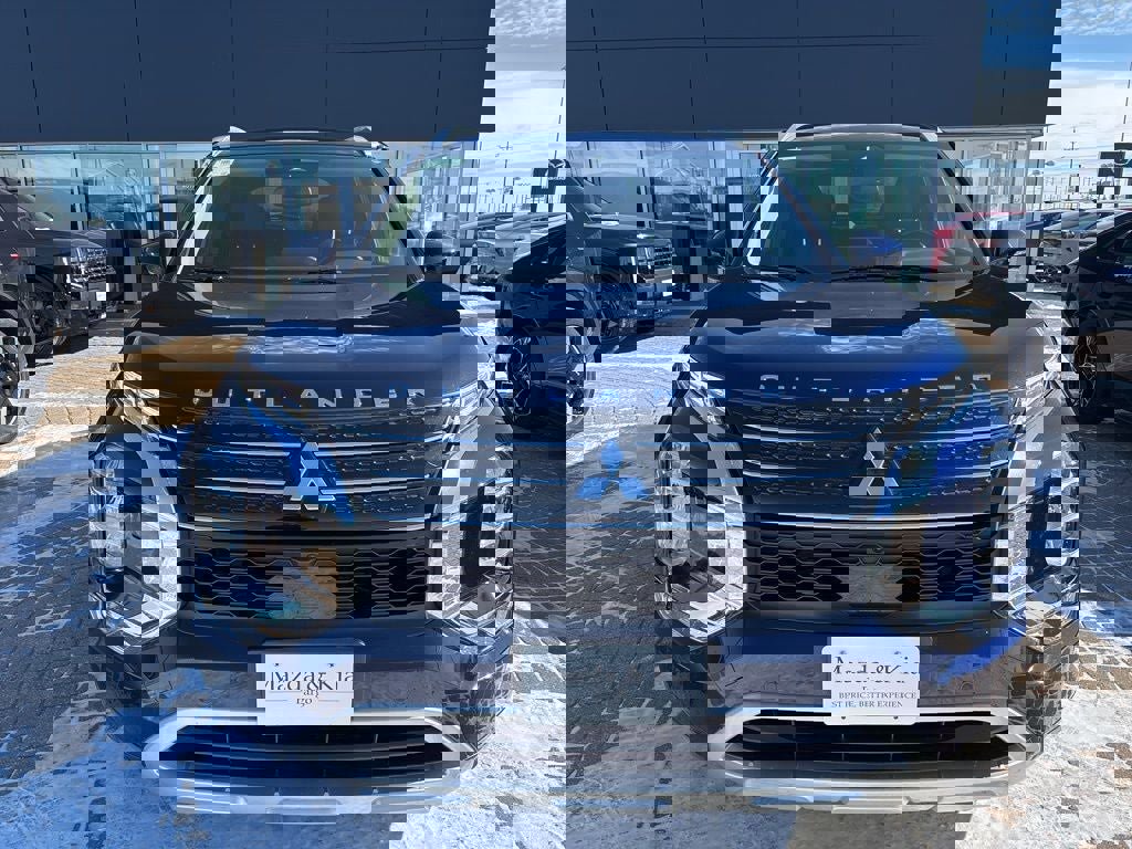 Used 2024 Mitsubishi Outlander SEL Black Edition image 2