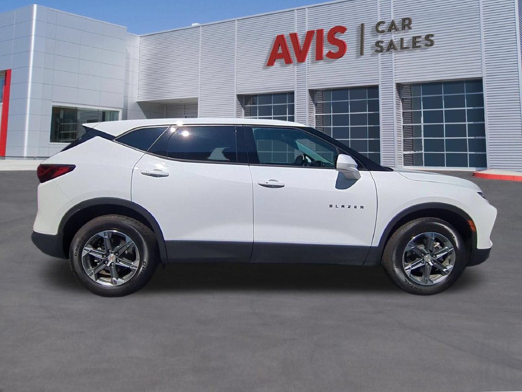 Used 2025 Chevrolet Blazer LT FWD image 5