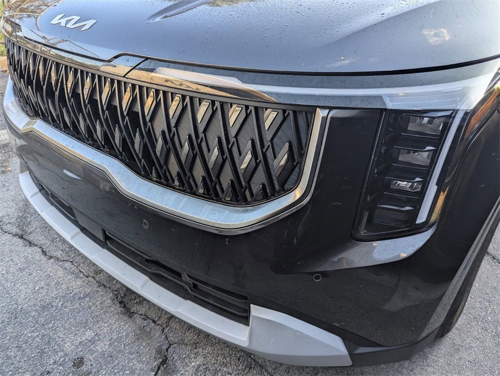 Used 2025 Kia Carnival EX image 19