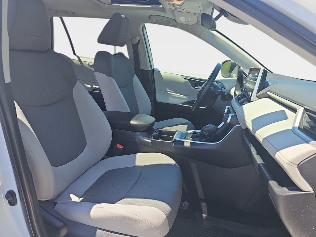Used 2021 Toyota RAV4 XLE w/ Convenience Package AWD/4WD image 10