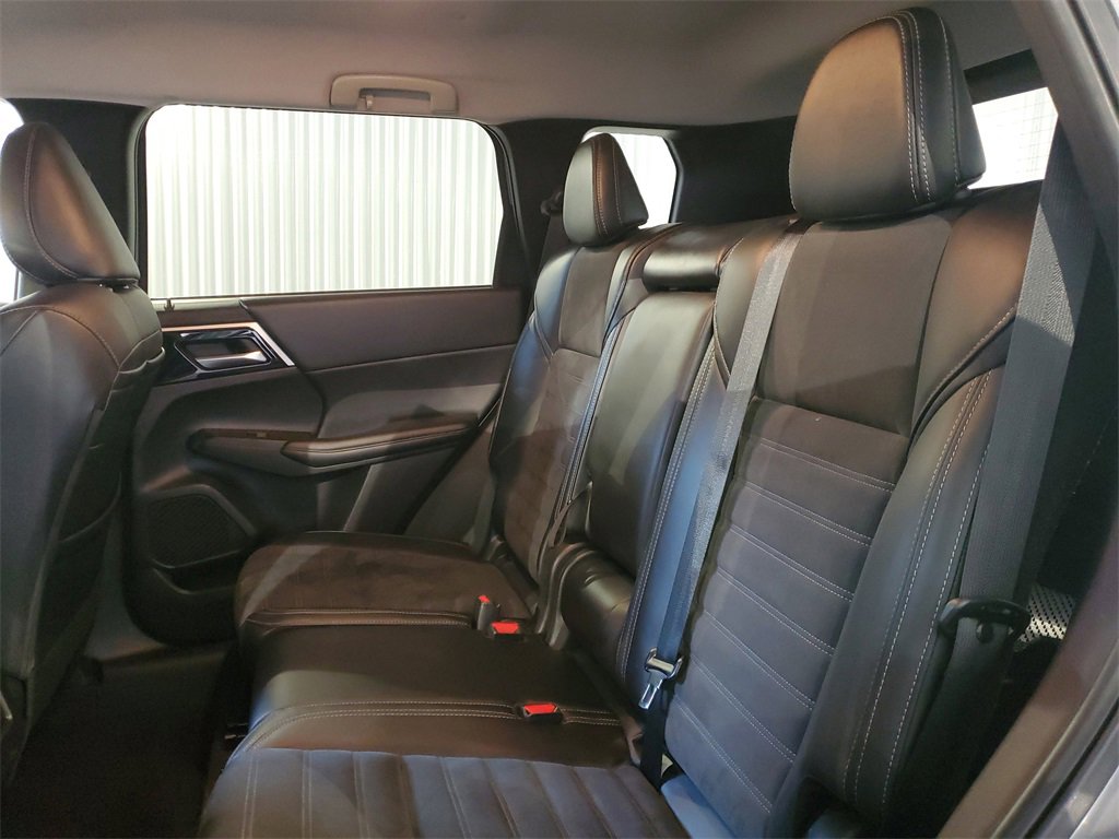 Used 2024 Mitsubishi Outlander SE image 13