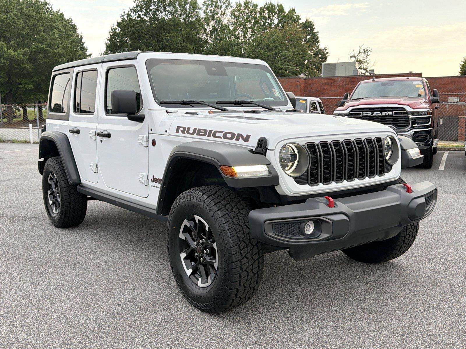 Used 2025 Jeep Wrangler Unlimited Rubicon AWD/4WD image 4