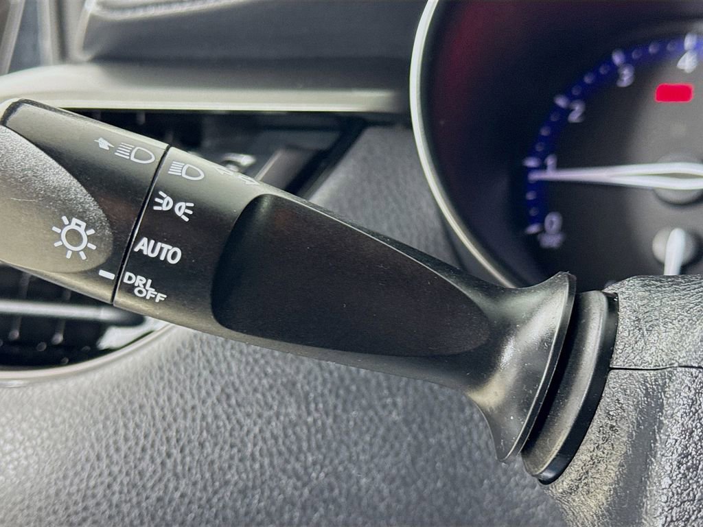 Used 2019 Toyota C-HR LE FWD image 13