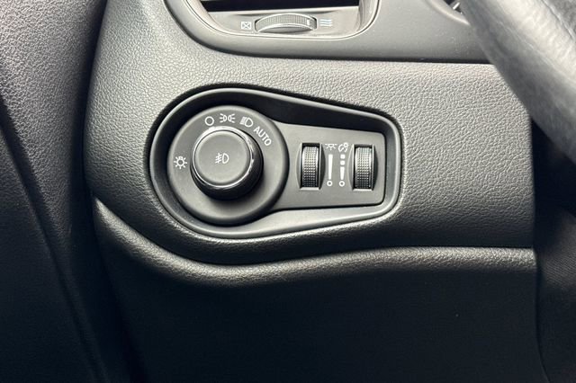 Used 2022 Jeep Renegade Latitude w/ Convenience Group image 32