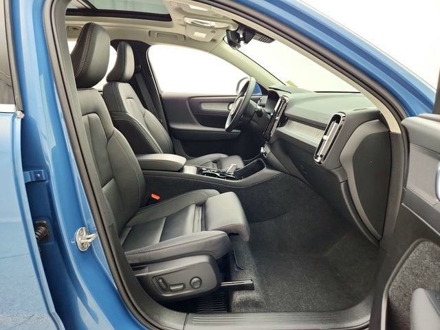 Certified 2025 Volvo XC40 B5 Plus image 14