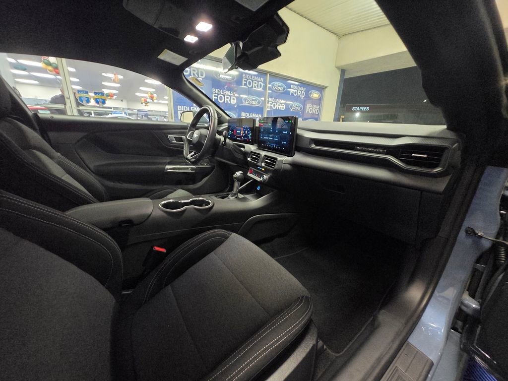 Used 2025 Ford Mustang EcoBoost image 24
