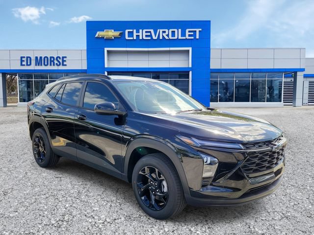 New 2026 Chevrolet Trax LT w/ Midnight Edition FWD image 2