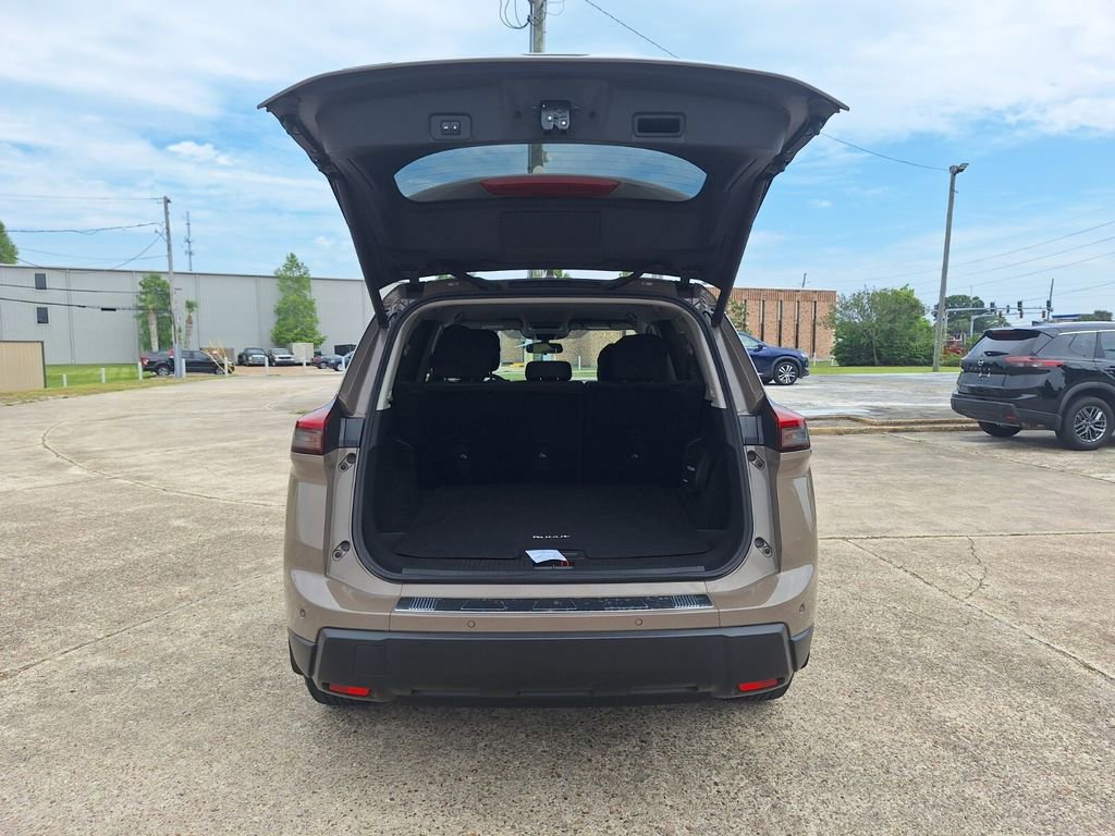 Used 2024 Nissan Rogue SV FWD image 27
