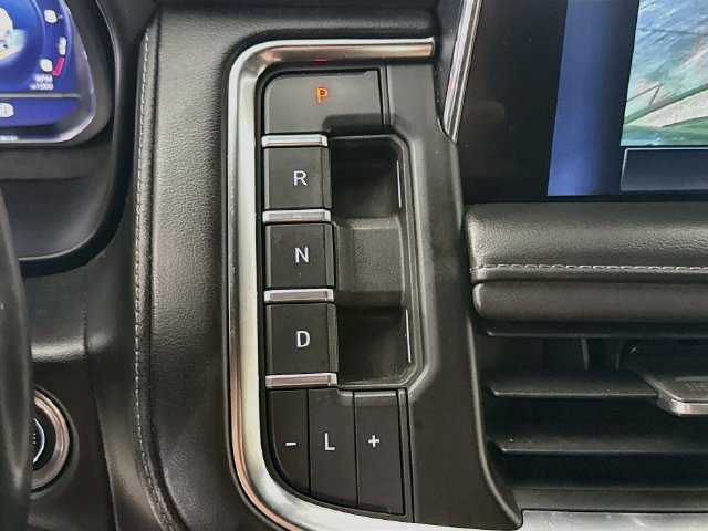 Used 2022 Chevrolet Suburban LT RWD image 19