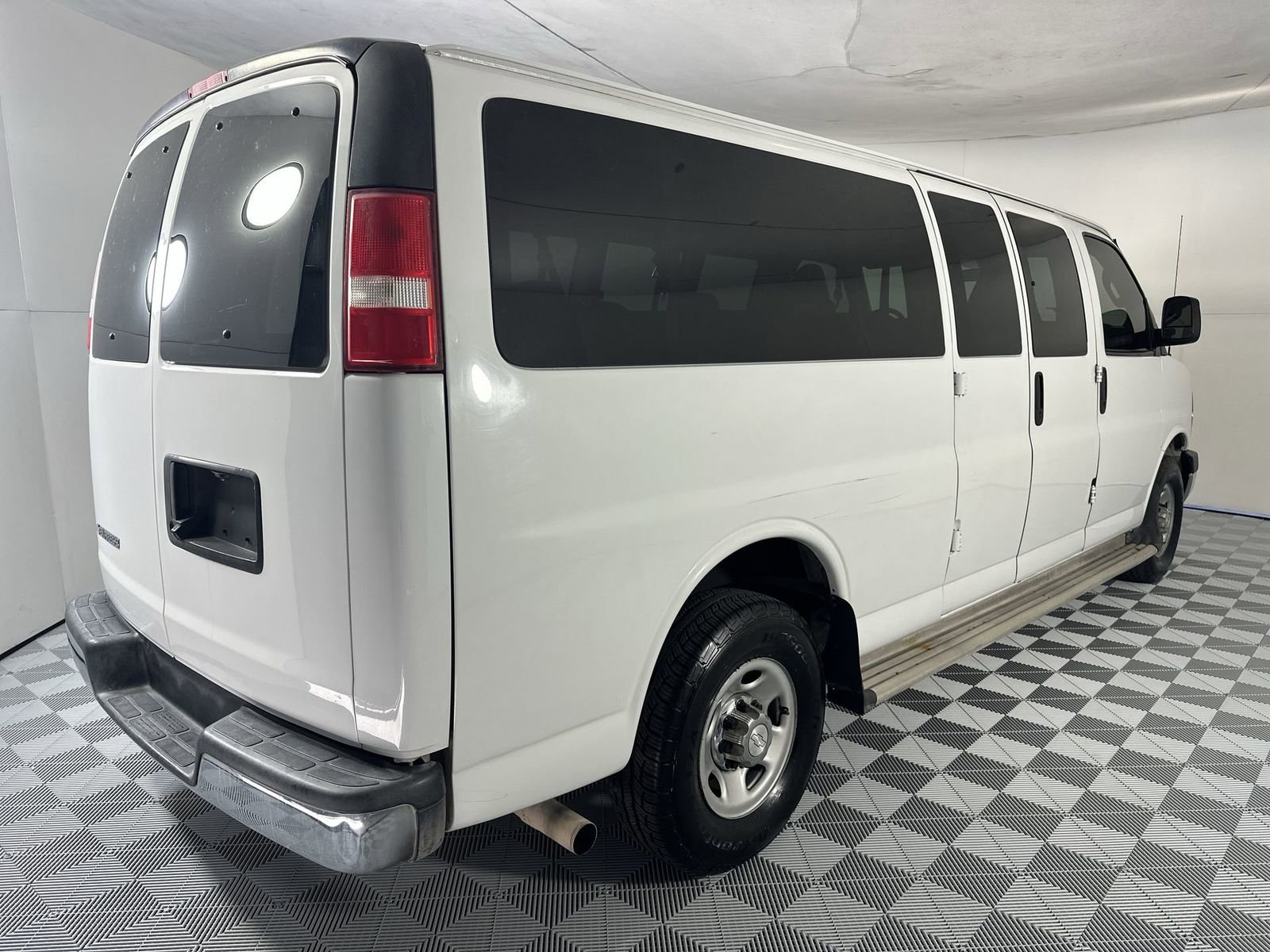 Used 2019 Chevrolet Express 3500 LT w/ LT Preferred Equipment Group RWD image 8