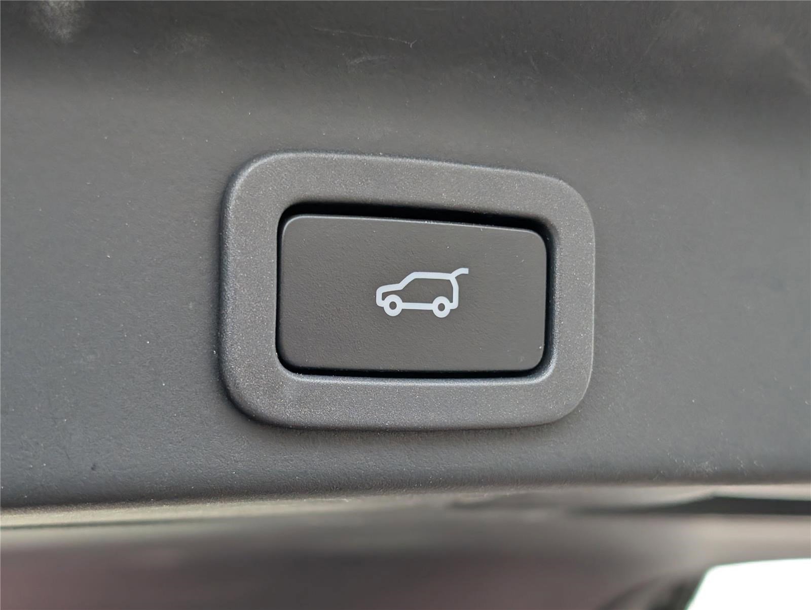 Used 2019 Jaguar F-PACE Prestige image 15