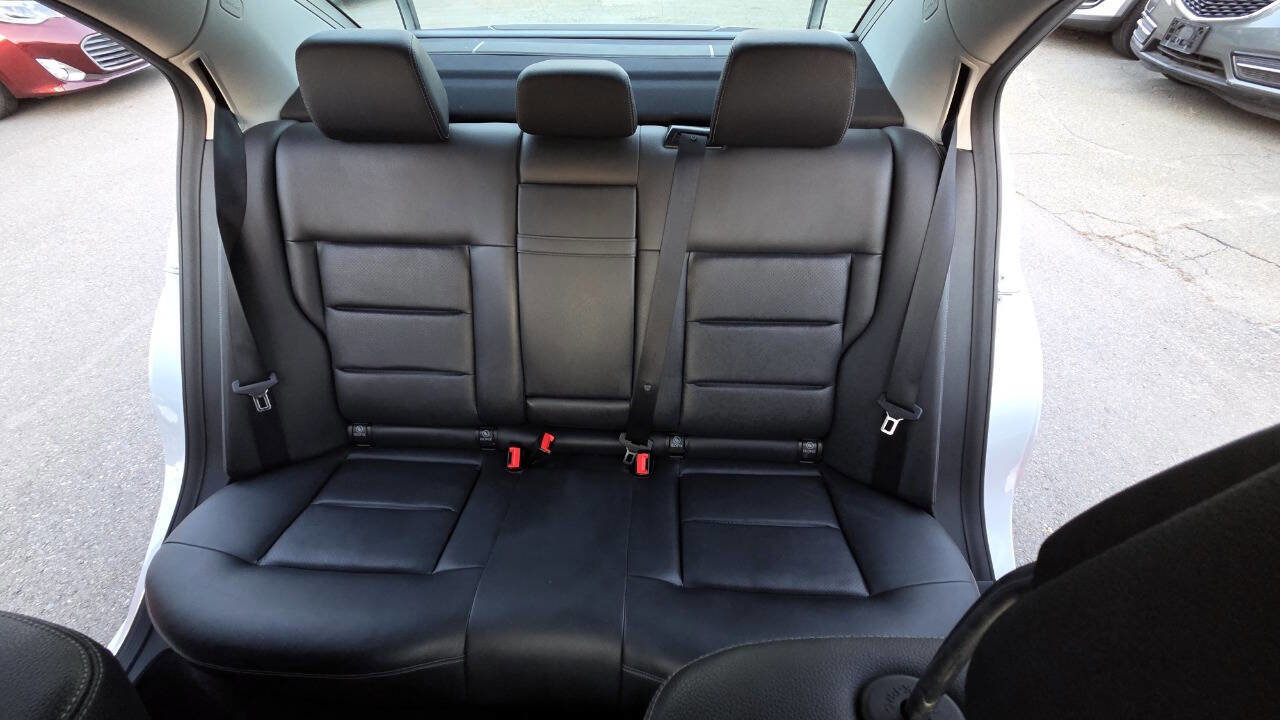 Used 2014 Mercedes-Benz E 350 4MATIC Sedan image 30