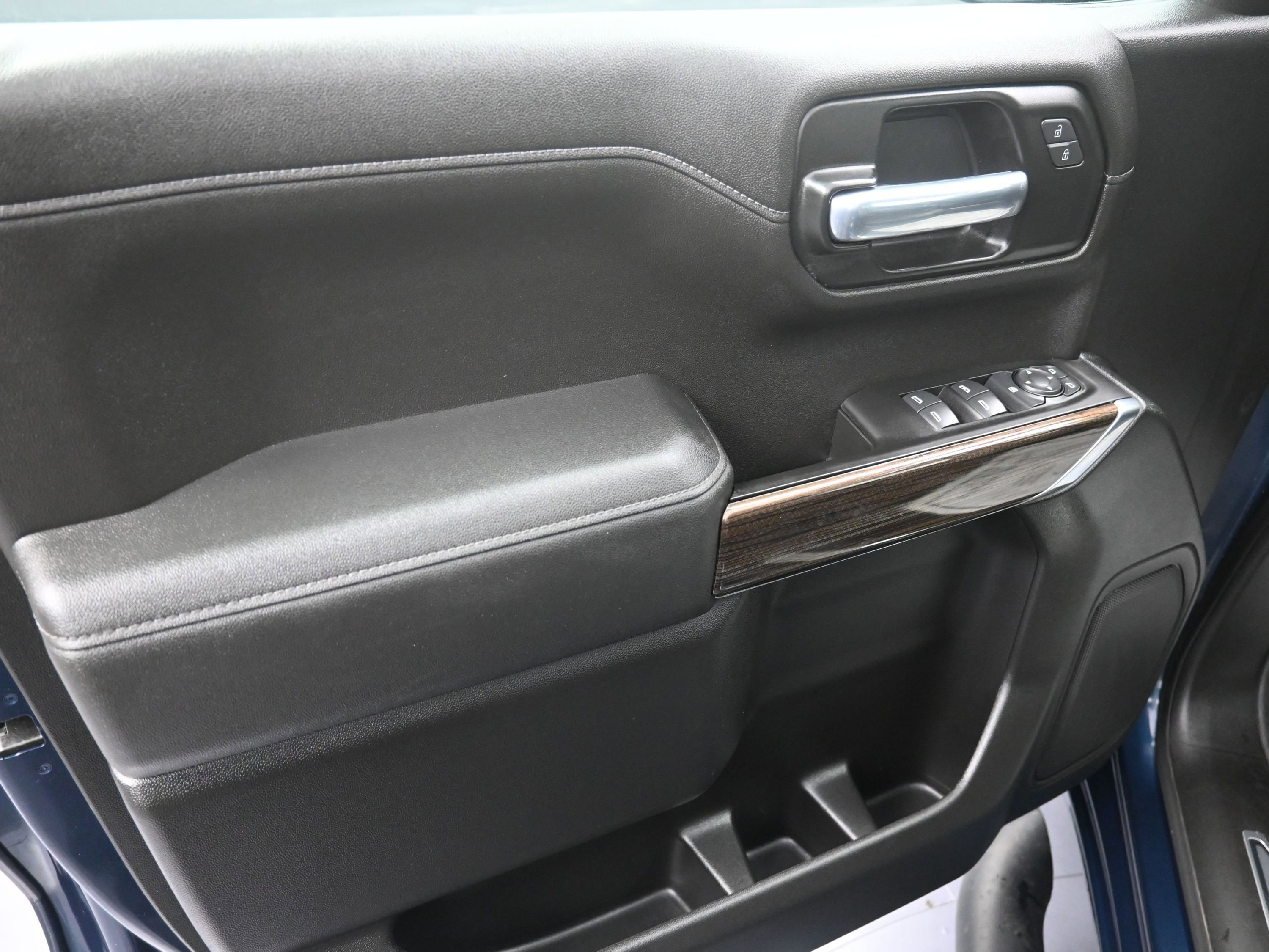 Used 2020 Chevrolet Silverado 1500 LT w/ Convenience Package image 17